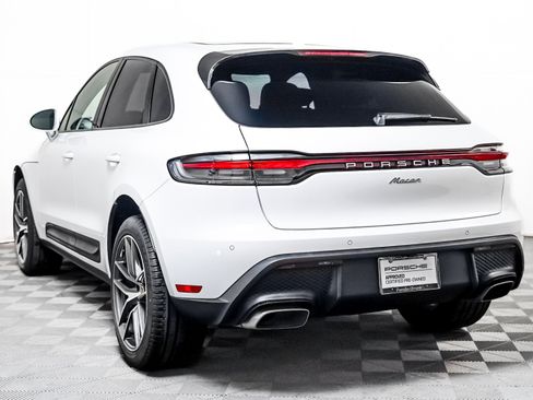 Certified 2024 Porsche Macan image 3