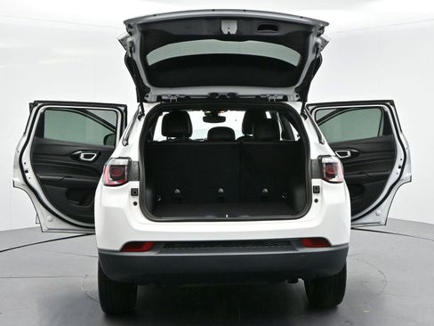 Used 2023 Jeep Compass Latitude AWD/4WD image 39