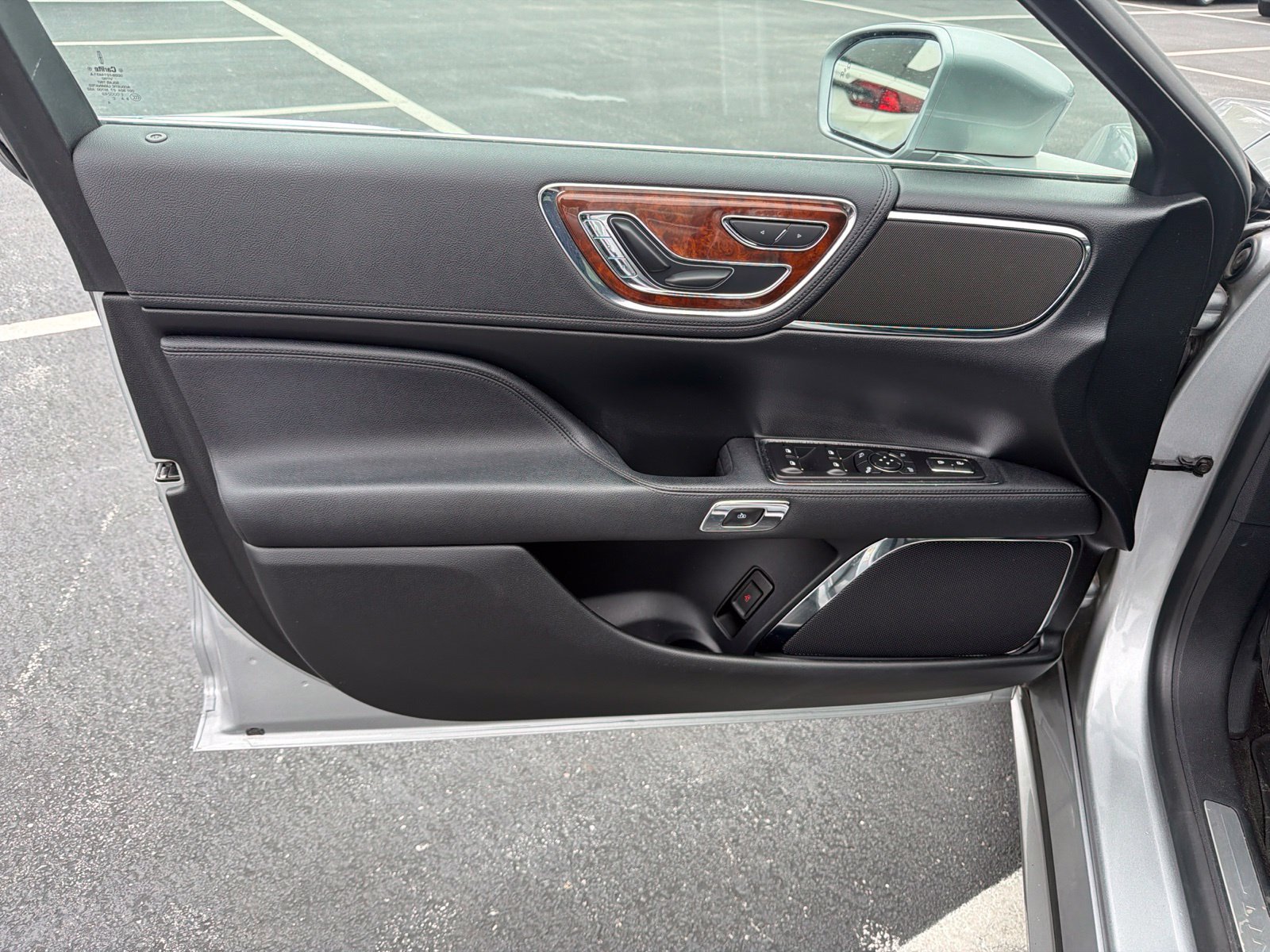 Used 2020 Lincoln Continental w/ Convenience Package FWD image 11