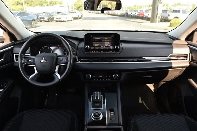Used 2022 Mitsubishi Outlander ES FWD image 7