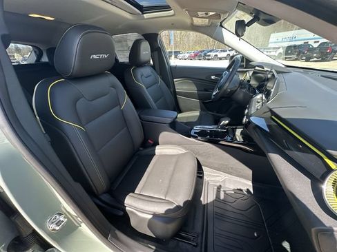 Used 2026 Chevrolet Trax ACTIV w/ Sunroof Package FWD image 31