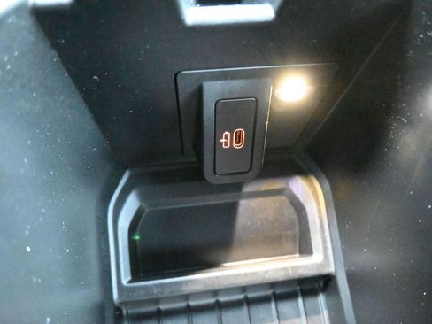 Used 2024 BMW X3 sDrive30i w/ Premium Package w/ZPA image 18