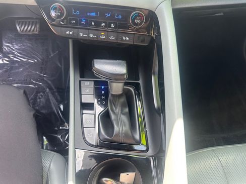 Used 2025 Hyundai Elantra Limited FWD image 14