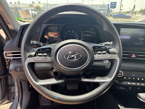 Used 2022 Hyundai Elantra SEL FWD image 48
