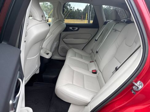 Certified 2023 Volvo XC60 B5 Plus image 29