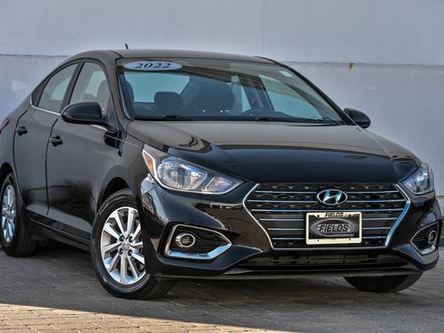 Used 2022 Hyundai Accent SEL image 1
