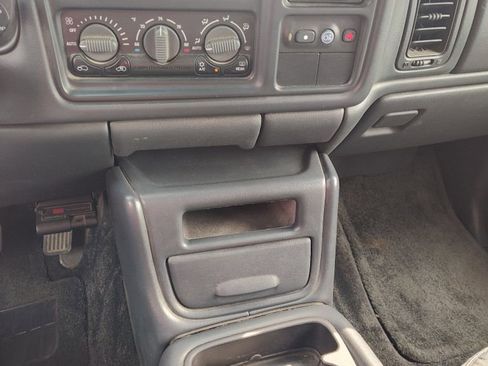 Used 2002 Chevrolet Avalanche 4x4 w/ Convenience Pkg image 8