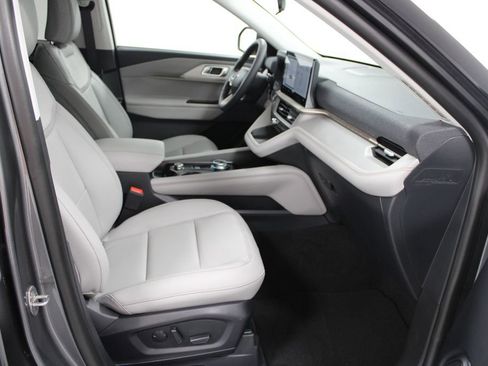 New 2026 Ford Explorer Active w/ Active Comfort Package image 28