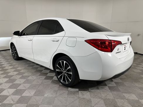 Used 2019 Toyota Corolla SE image 3