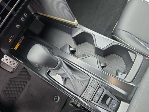 Used 2025 Toyota Camry SE image 24