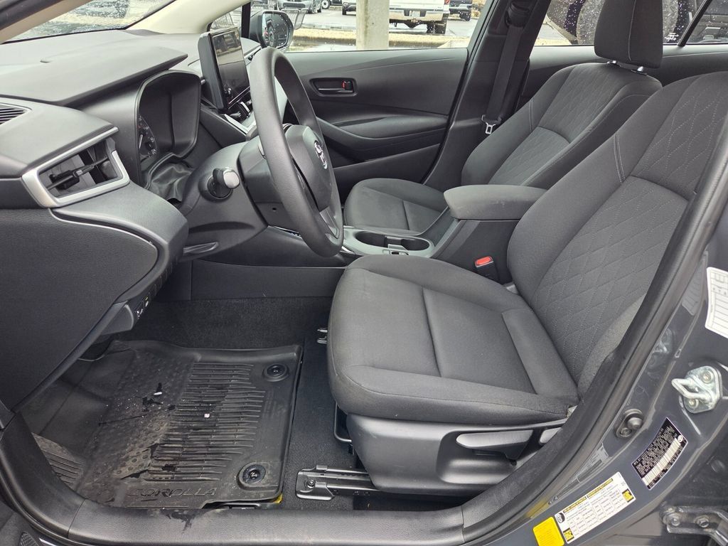 Used 2023 Toyota Corolla LE FWD image 4