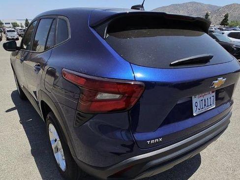 Used 2024 Chevrolet Trax LS w/ LS Convenience Package FWD image 5