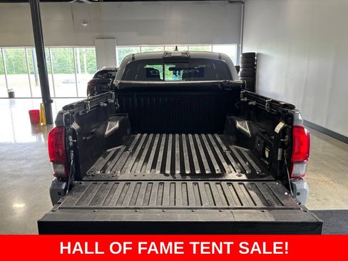 Used 2019 Toyota Tacoma TRD Sport w/ Technology Package AWD/4WD image 7
