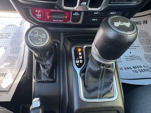 Used 2024 Jeep Wrangler Unlimited AWD/4WD image 28