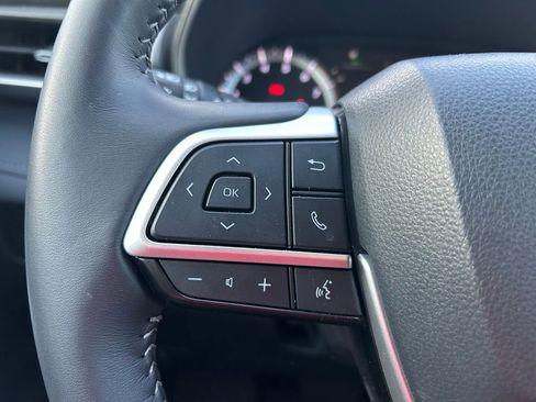 Used 2025 Toyota Highlander LE image 20