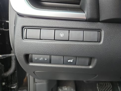 Used 2022 Nissan Rogue SV w/ SV Premium Package image 16