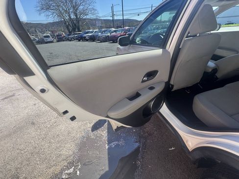 Used 2016 Honda HR-V EX image 18