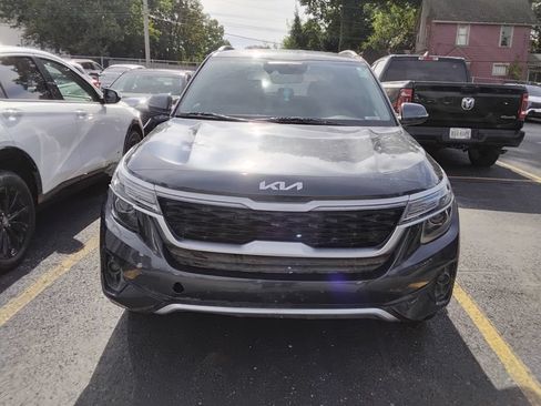 Used 2023 Kia Seltos S AWD/4WD image 2