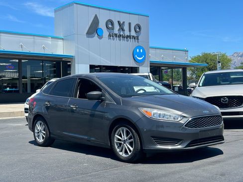 Used 2018 Ford Focus SE FWD image 1