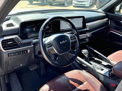 Used 2023 Kia Telluride EX w/ EX Captain's Chair Package image 16