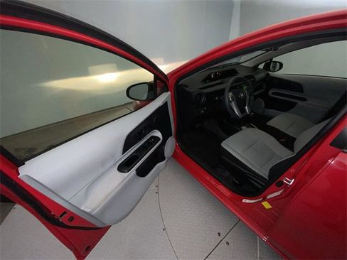 Used 2013 Toyota Prius C image 11