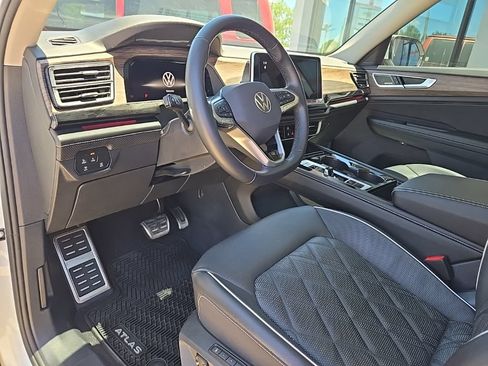 Used 2024 Volkswagen Atlas SEL Premium R-Line AWD/4WD image 38