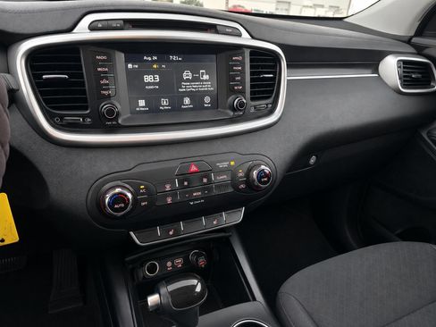 Used 2017 Kia Sorento FWD w/ LX Convenience Package image 22