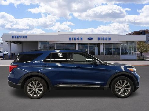 Used 2020 Ford Explorer XLT w/ Equipment Group 202A AWD/4WD image 2