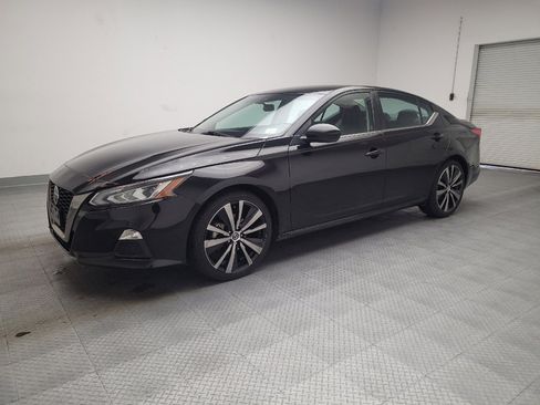 Used 2022 Nissan Altima 2.5 SR image 2
