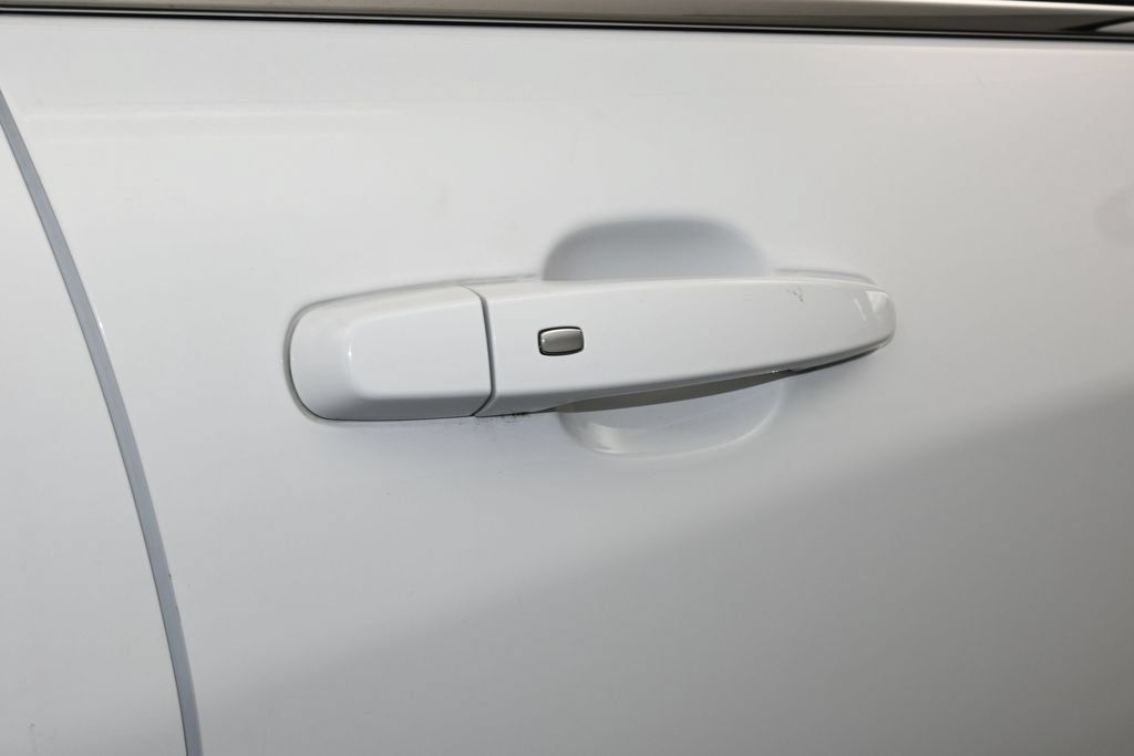 Used 2024 Chevrolet Equinox LT FWD image 39