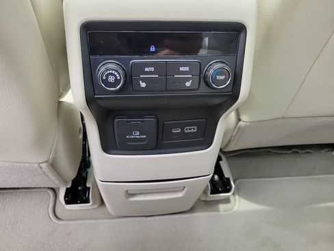 Used 2023 GMC Acadia Denali w/ Denali Ultimate Package FWD image 17