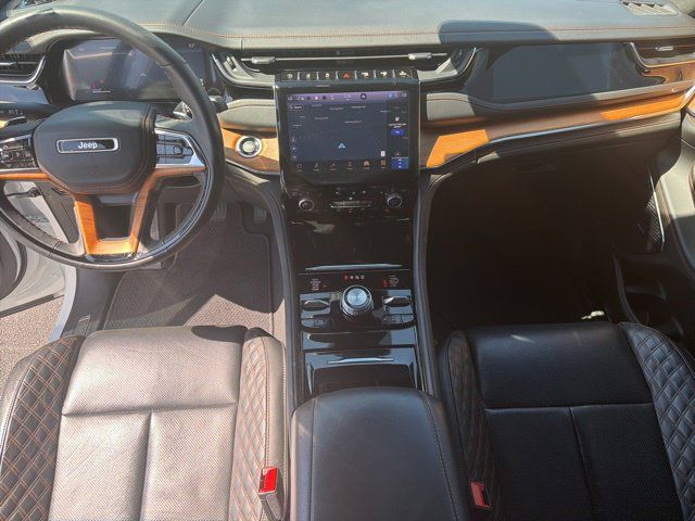 Used 2024 Jeep Grand Cherokee Summit AWD/4WD image 32
