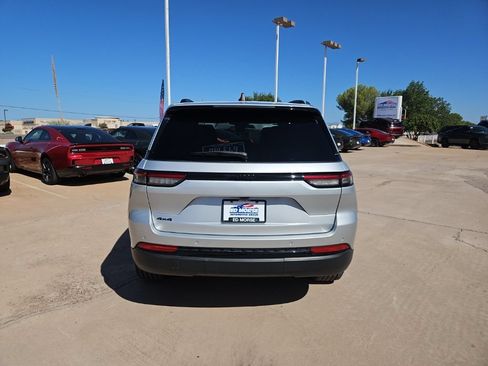 Certified 2023 Jeep Grand Cherokee Altitude AWD/4WD image 3