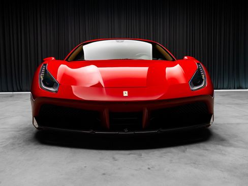 Used 2018 Ferrari 488 GTB RWD image 19