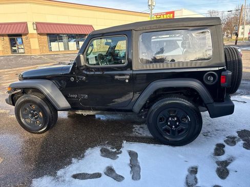 Used 2023 Jeep Wrangler Sport image 4