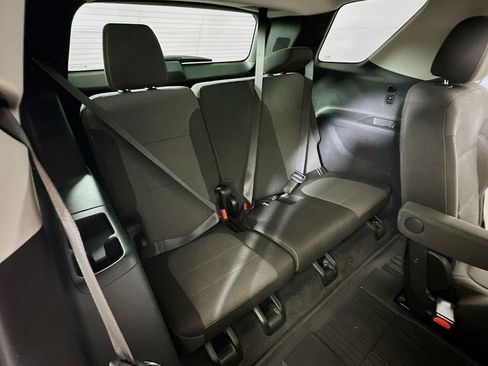 Used 2021 Chevrolet Traverse LT FWD image 13