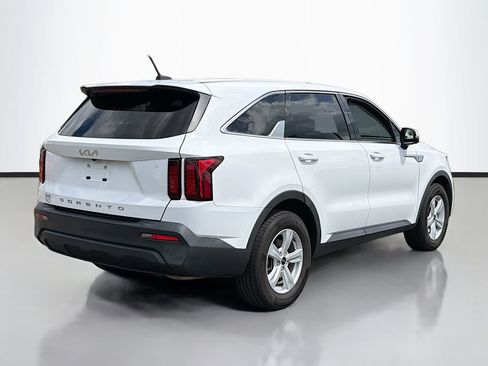 Used 2022 Kia Sorento LX FWD image 5