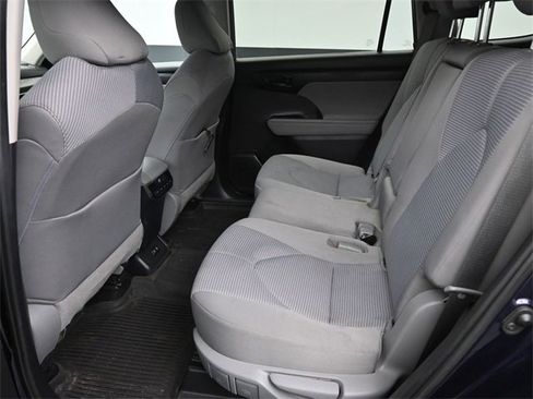 Used 2020 Toyota Highlander L image 23