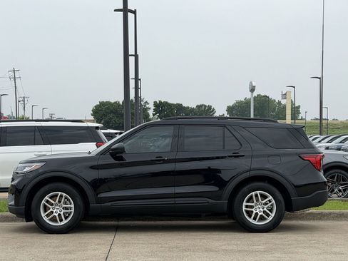 New 2026 Ford Explorer Active RWD image 3