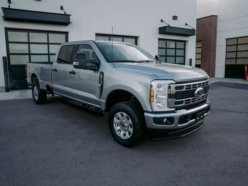 Used 2024 Ford F350 XLT image 4