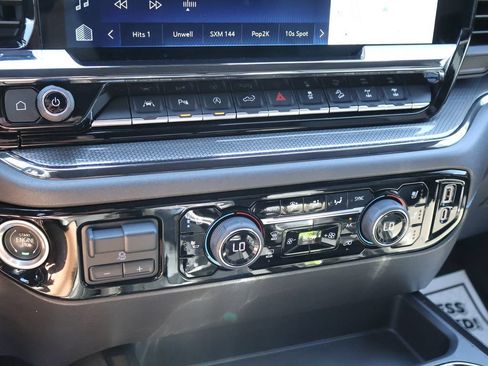 Used 2022 Chevrolet Silverado 1500 ZR2 w/ Technology Package AWD/4WD image 35