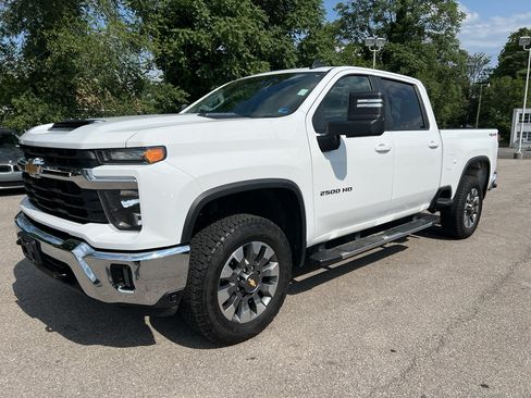 Used 2025 Chevrolet Silverado 2500 LT w/ Convenience Package AWD/4WD image 1