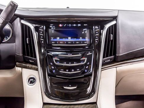 Used 2020 Cadillac Escalade Premium Luxury RWD image 20