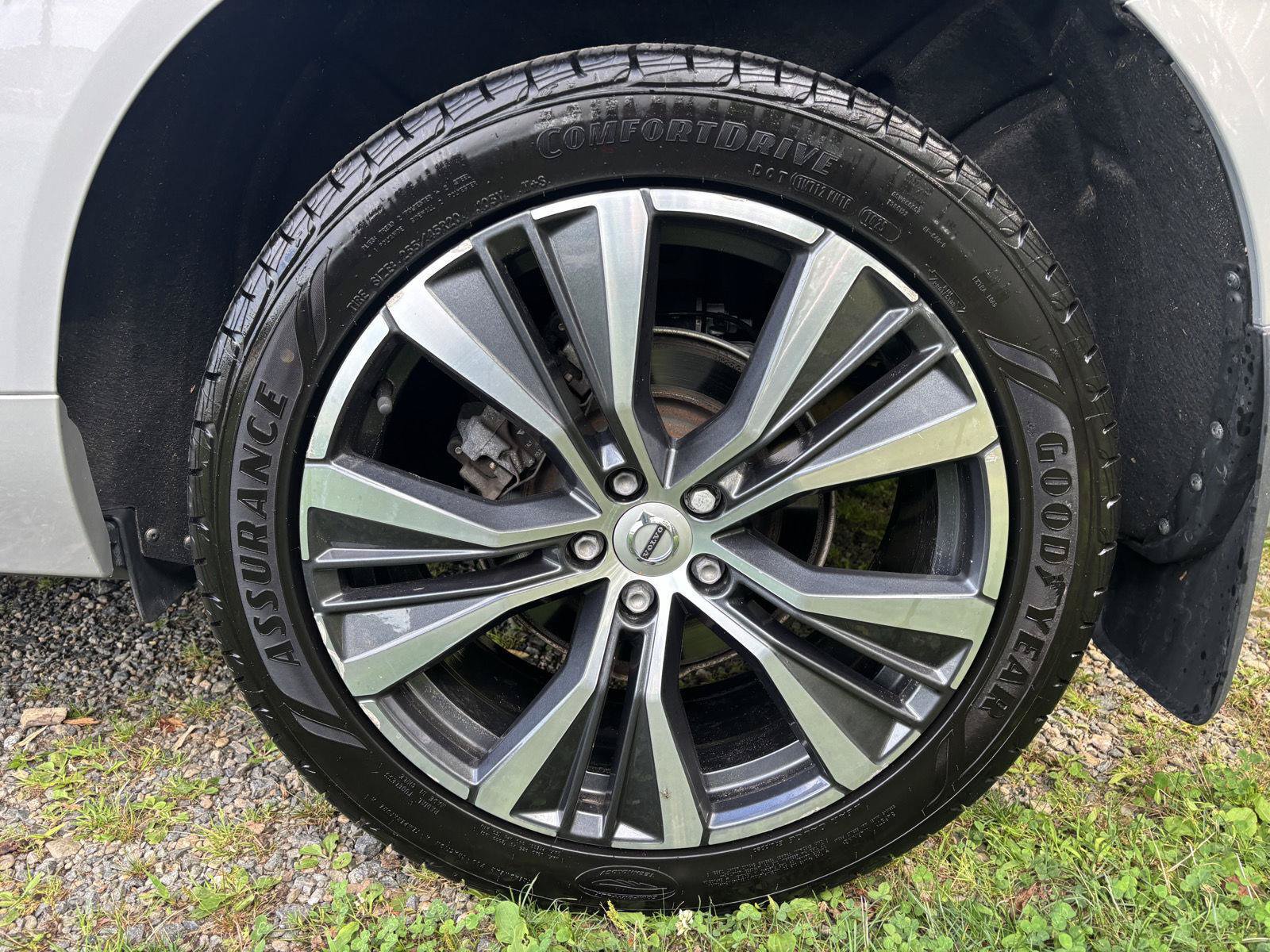 Used 2022 Volvo XC60 B5 Momentum w/ Climate Package AWD/4WD image 23