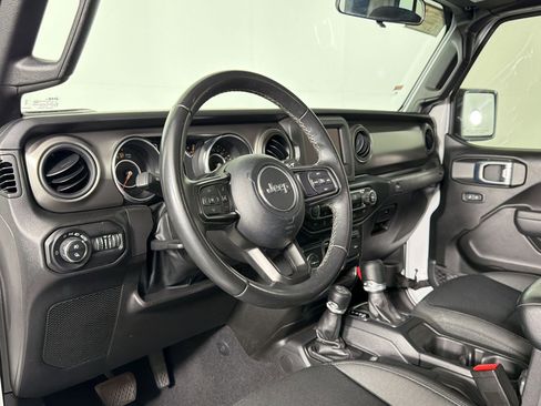 Used 2022 Jeep Gladiator Sport AWD/4WD image 3