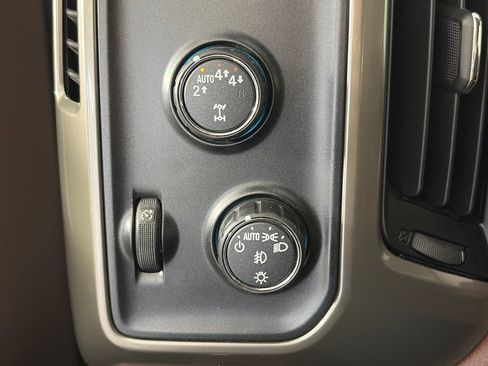 Used 2018 Chevrolet Silverado 1500 High Country AWD/4WD image 23