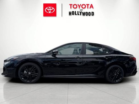 New 2026 Toyota Camry Hybrid FWD image 9