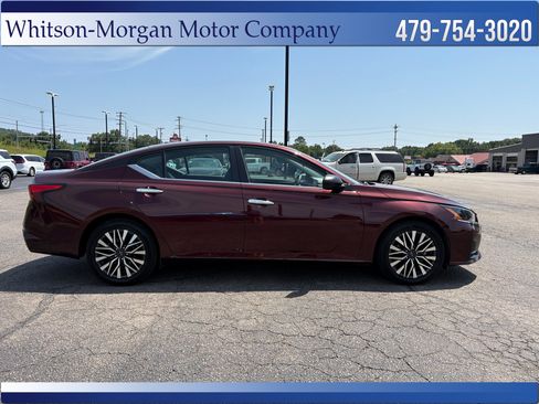 Used 2025 Nissan Altima 2.5 SV FWD image 4