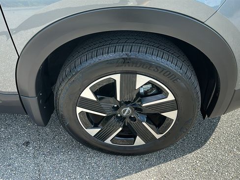 Certified 2025 Nissan Kicks SV AWD/4WD image 8