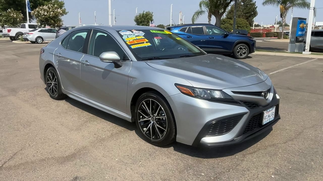 Used 2023 Toyota Camry SE FWD image 1